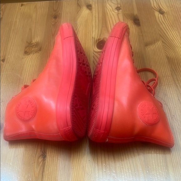 Converse High-Top Sneakers in Vibrant Red - Picture 8 of 13